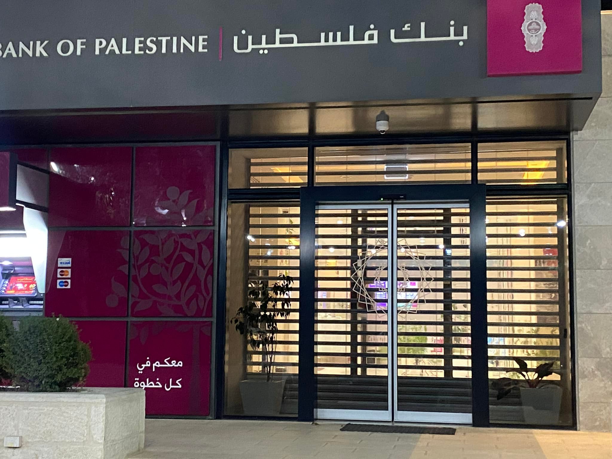 أبواب مطوية